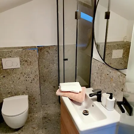 Rainbow Apartment, Apartman Koper