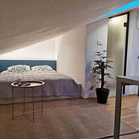 Rainbow Apartment, Apartamento