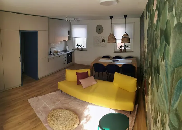 아파트 Rainbow Apartment, *